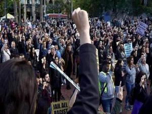 المئات يتظاهرون في 'سان فرانسيسكو' ضد الكراهية والعنصرية