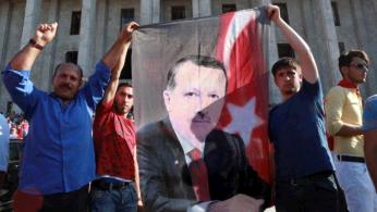 تركيا: إقالة مئات الموظفين وربط جهاز الاستخبارات بالرئيس مباشرة