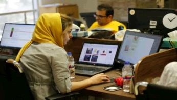 الإيرانيون يحتجون على سحب 'أبل' نحو عشرة تطبيقات بارزة مصممة ومستخدمة في البلاد