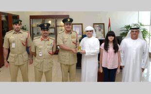 شرطة دبي تكرّم المخترع الصغير أديب البلوشي