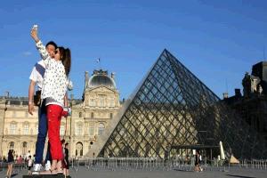 الحركة السياحية في باريس تسجل أعلى مستوياتها